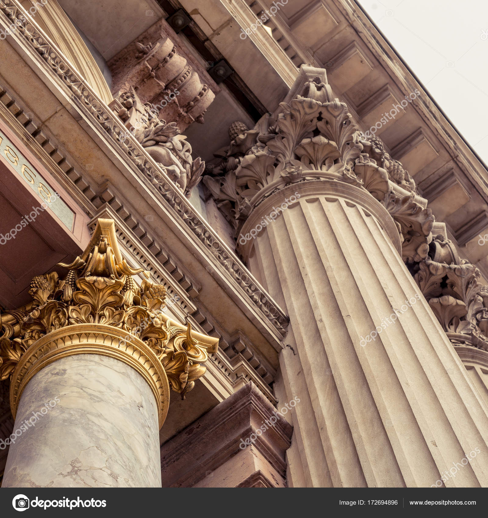 Corinthian column capital featuring acanthus leaves ...