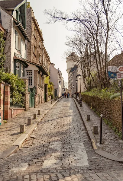 Paris, France, March 31 2017: Typical view of the Parisian street. Architecture and landmark of Paris — Stock Photo, Image