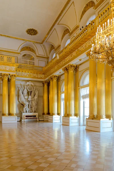 São Petersburgo, Rússia - 12 de maio de 2017: Interior do Estado Hermitage em São Petersburgo, Rússia. O Estado Hermitage foi fundado em 1764. Agora é maior na Rússia e um dos maiores museus — Fotografia de Stock