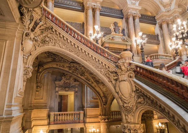 Paris, França, 31 de março de 2017: Vista interior da Ópera Nacional de Paris Garnier, França. Foi construído de 1861 a 1875 para a Ópera de Paris — Fotografia de Stock