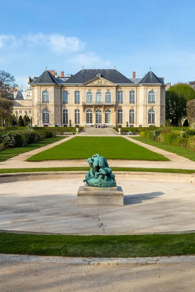 Rodin é um escultor francês. Museu Rodin em Paris, França. Apresenta obras do escultor francês Auguste Rodin — Fotografia de Stock