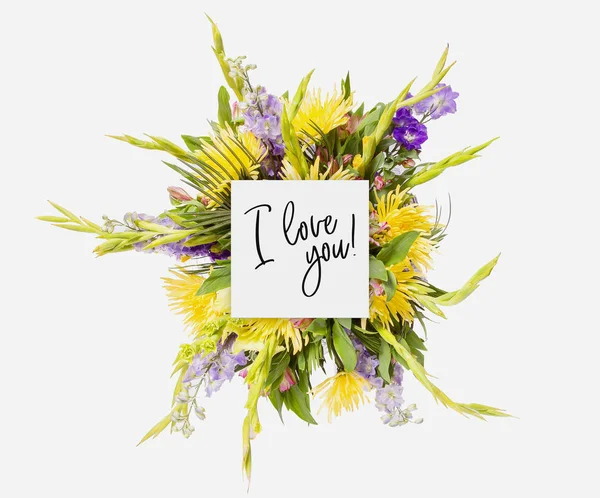 Fresh flowers bunch and card with words i love you written on it — Stock Photo, Image