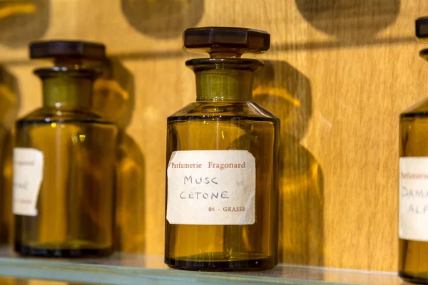 Paris, França, 27 de março de 2017: Apresentações Hall perfume do Museu Fragonard — Fotografia de Stock