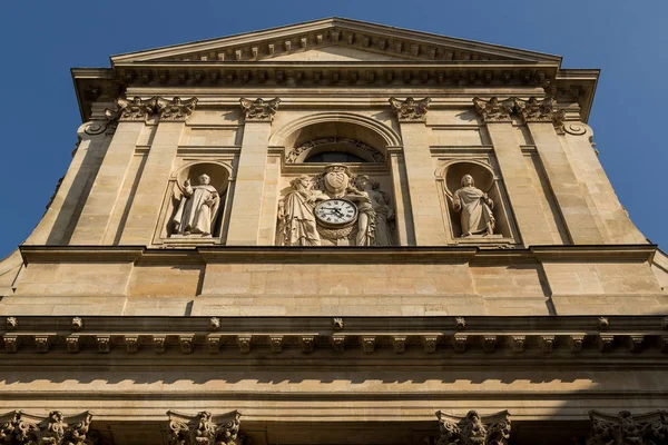 Paris, France, March 27 2017: Facade of university Sorbonne in Paris — Stock Photo, Image