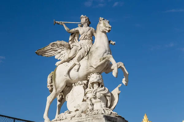 Άγαλμα του Renommee από τον κήπο Tuileries — Φωτογραφία Αρχείου