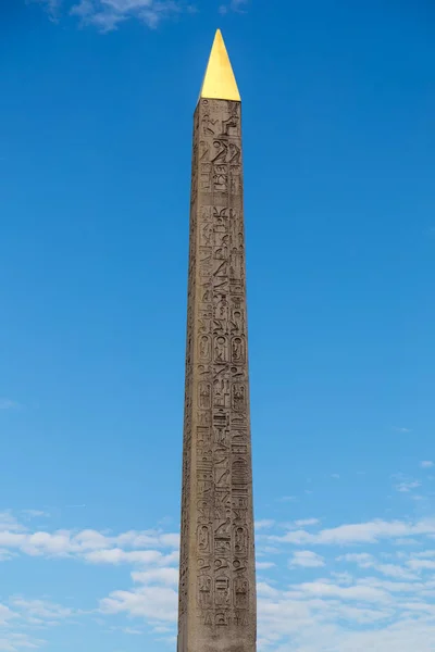 Luxor obelisken är en egyptiska obelisken som står i mitten av Place de la Concorde i Paris. Paris, Frankrike den 17 oktober 2014 i Paris — Stockfoto