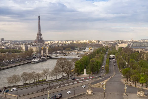 Vista superior desde la noria Roue de Paris en la Place de la Concorde sobre el río Sena y puentes — Foto de Stock