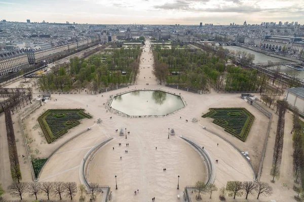 Jardin des Tuileries - The Garden Park Tuileries v Paříži, Francie — Stock fotografie