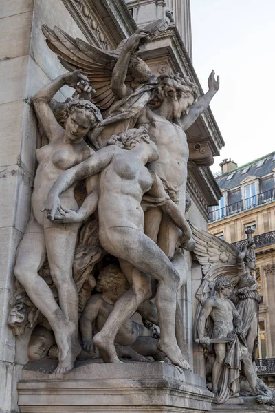 Architecturale details van de Opera nationale de Paris: dans Facade sculptuur van Carpeaux. Grand Opera Garnier Palace is beroemd neo-barokke gebouw in Parijs, Frankrijk - Unesco World Heritage Site — Stockfoto