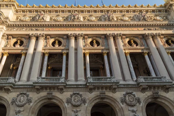 Palais Garnier, известный оперный театр в Париже — стоковое фото