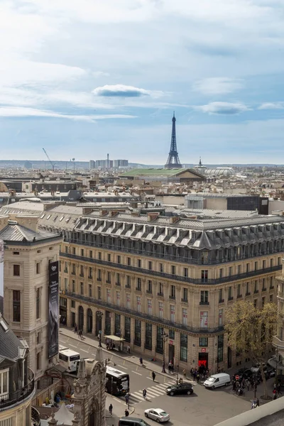 Paris, Prancis, 29 Maret 2017: Pemandangan panorama Paris yang indah dari Menara Eiffel — Stok Foto