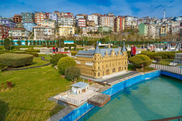 Istambul, Turquia - 23 de março de 2019: Miniaturk é um parque em miniatura na costa nordeste de Golden Horn em Istambul. O parque contém 122 modelos. Vista panorâmica de Miniaturk — Fotografia de Stock