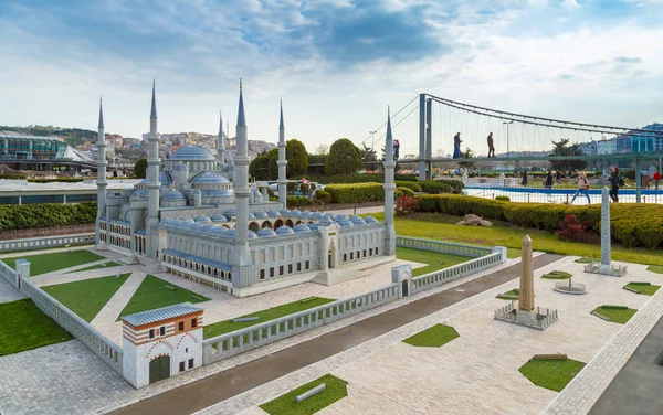 Istanbul, Turki - 23 Maret 2019: Miniaturk adalah sebuah taman miniatur di pantai timur laut Tanduk Emas di Istanbul. Taman ini memiliki 122 model. Tampilan panorama Miniaturk — Stok Foto