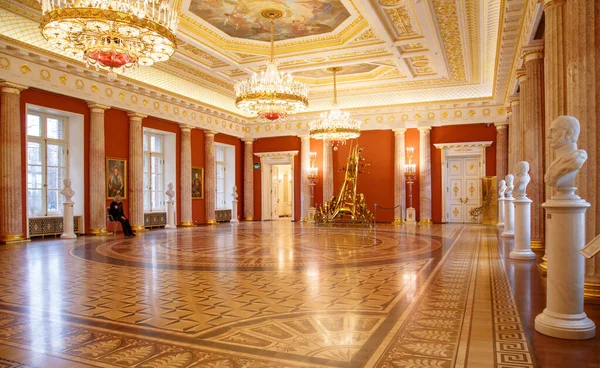 Moskou, Rusland, 23 oktober 2019: Tavrichesky zaalinterieur in Staats historisch en architectuurmuseumreservaat Tsaritsyno, Rusland. Taurierhal. Grand Palace in Tsaritsyno. Fragment van het interieur — Stockfoto