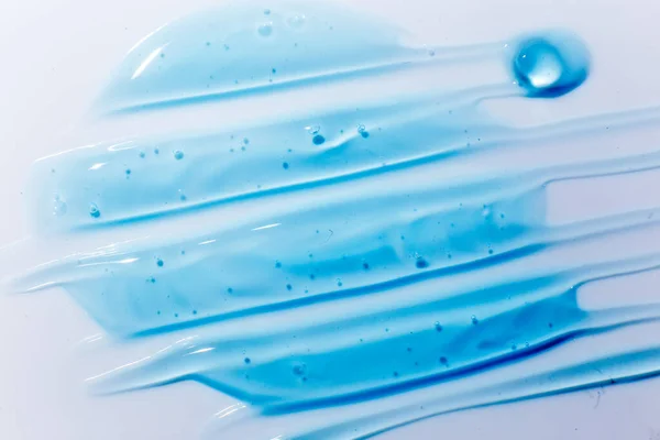 Water blauwe gel ballen. Polymeergel. Silica gel. Blauwe hydrogel. Kristallen vloeibare bal met reflectie. Textuur achtergrond. Sluit de macro. Soapsuds achtergrond met luchtbellen — Stockfoto