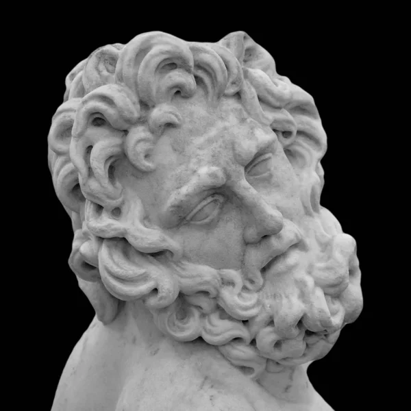 Детали головы и плеч древней скульптуры — стоковое фото