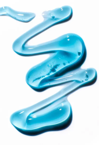 Wasserblaue Gelbkugeln. Polymer-Gel. Kieselgel. Bälle aus blauem Hydrogel. Kristallkugel mit Reflexion. Textur Hintergrund. Makro aus nächster Nähe. Seifenblasen Hintergrund mit Luftblasen — Stockfoto