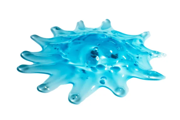 Крупним планом блакитний гель для укладання волосся на білому тлі. Гель ізольований на білому. Волохата сироватка краплі води — стокове фото