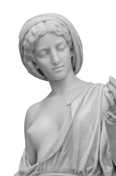 Wit marmeren beeldhouwwerk hoofd van jonge vrouw. Standbeeld van sensuele renaissance kunst tijdperk naakte vrouw in circlet antieke stijl geïsoleerd op witte achtergrond — Stockfoto