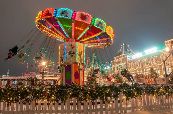Moscow, Russia, 28 january 2020: Celebration carousel of the New Year and Christmas on the Red Square in the center of Moscow. Holiday fair and amusement park near the Kremlin — 스톡 사진