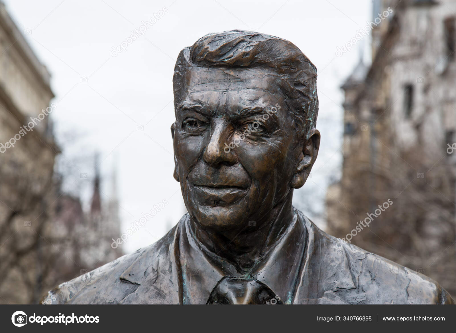 匈牙利布达佩斯 18年3月25日 罗纳德 里根雕像 英语 Statue Of Ronald Reagan 靠近布达佩斯政府大楼 自由广场对结束冷战的贡献 图库社论照片 C Gilmanshin