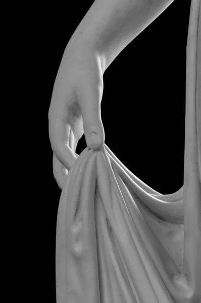 Biały zabytkowy marmur kamienny posąg detal ludzkiej ręki — Zdjęcie stockowe