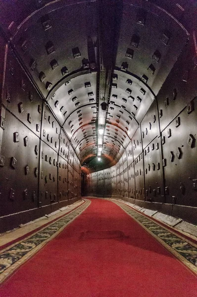 Moscow, Russia - October 25, 2017: Tunnel at Bunker-42, anti-nuclear underground facility built in 1956 as command post of strategic nuclear forces of Soviet Union — Stock Photo, Image