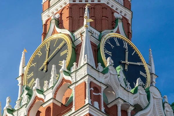 El reloj del Kremlin o campanadas del Kremlin es un reloj histórico en la Torre Spasskaya del Kremlin de Moscú. Rusia —  Fotos de Stock