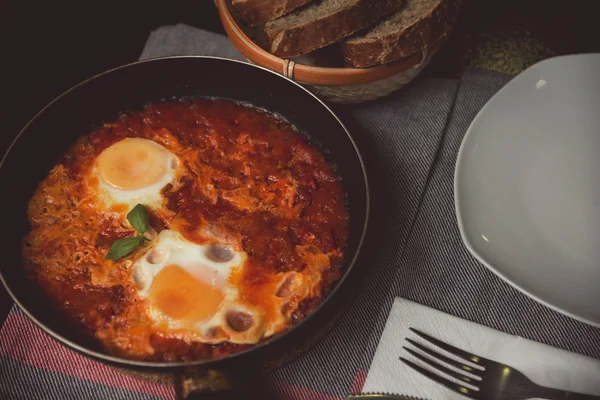 Shakshuka Ist Ein Gericht Aus Eiern Pochiert Einer Soße Aus — Stockfoto