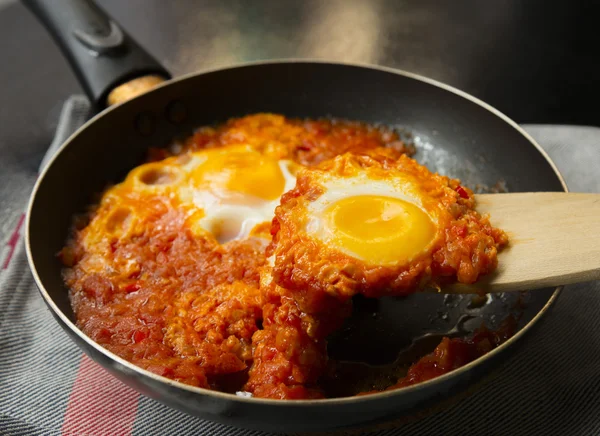 Shakshuka served in a pan — Stock Photo, Image