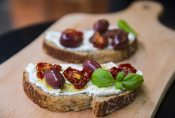 Sandwiches with dried tomatoes — Stock Photo, Image