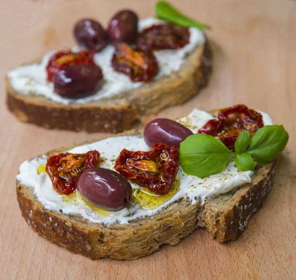 Sandwiches with dried tomatoes — Stock Photo, Image