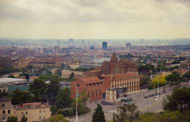 Sonbahar günü Barcelona şehrinin panoramik görünümü. Catalonia, İspanya
