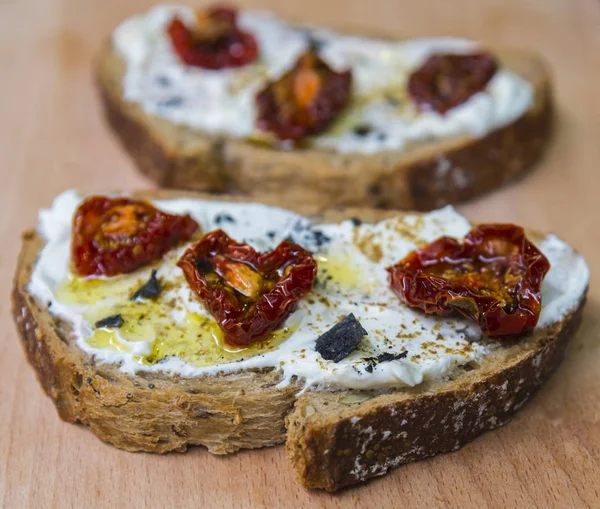 Sandwiches with dried tomatoes — Stock Photo, Image