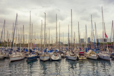 port vell Barcelona'da yatlar
