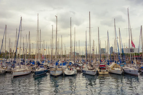Port vell Barcelona'da yatlar — Stok fotoğraf