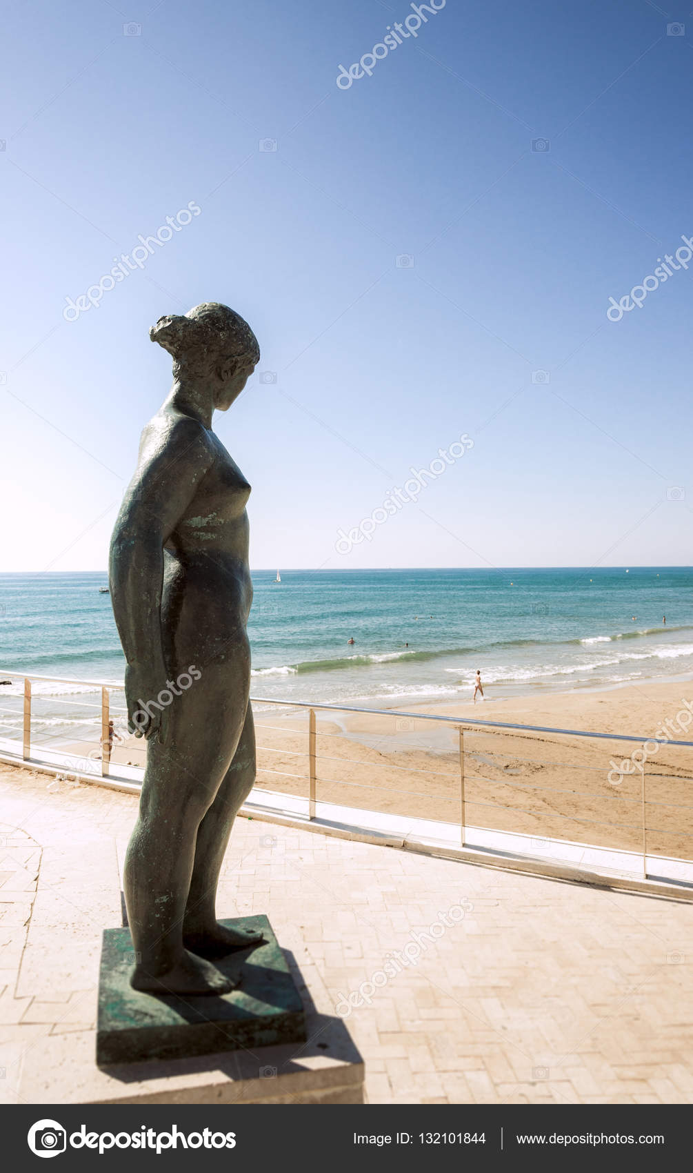 sitges-naked-girl-forced-oral-sex-bite