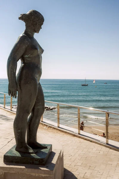 シッチェスの地中海の女性の彫刻 — ストック写真