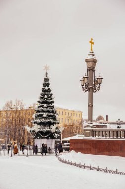 Noel ağacı kurtarıcı Cathedral yakınındaki