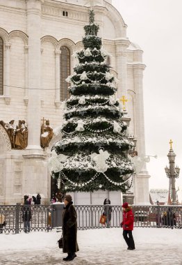 İsa Katedrali kışın kurtarıcı
