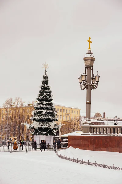 Noel ağacı kurtarıcı Cathedral yakınındaki