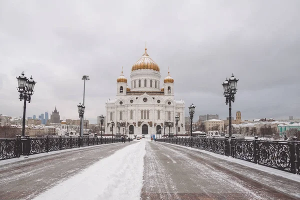 На храм Христа Спасителя в Москві — стокове фото