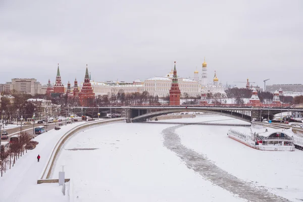 Kilátás nyílik a Moszkva-folyó és a Kreml (Moszkva) — Stock Fotó