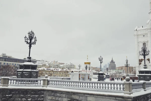 На храм Христа Спасителя в Москві — стокове фото