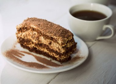 çikolatalı kek ve kahve.