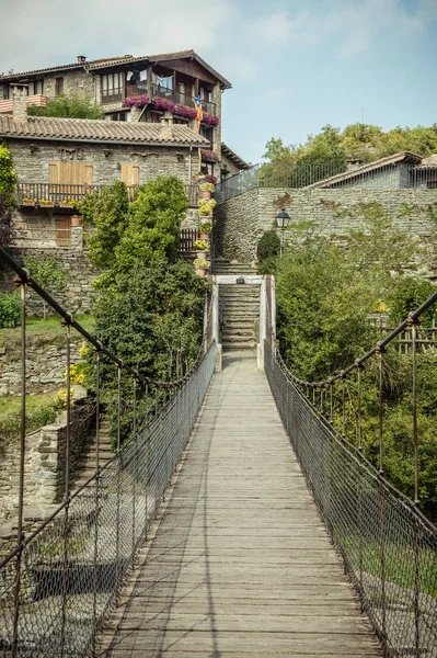 Кулонный мост в деревне Рупит — стоковое фото