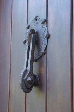 Kapı kapı tokmağı ile