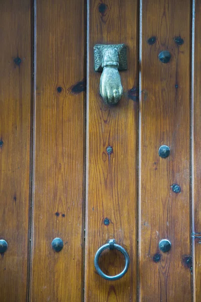 Drzwi Kołatka — Zdjęcie stockowe