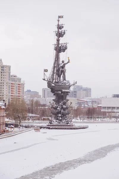 Monument to Russian emperor Peter the Great — Stock Photo, Image