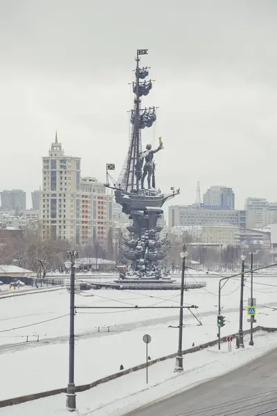 Пам "ятник російському імператору Петру Великому — стокове фото